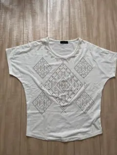 スタッズ装飾 ホワイト Tシャツ