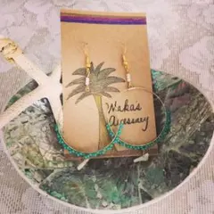 さざれ石のアクセント！ターコイズビーズのフープピアス