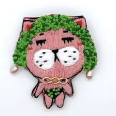 ハンドメイド　グリーンヘアーネコ様　刺繍ブローチ