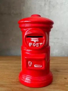 赤い郵便ポスト型貯金箱