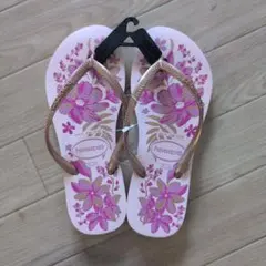 Havaianas 最新作 ピンク花柄サンダル