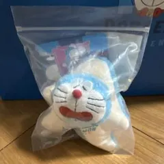 香港限定 100%ドラえもん&フレンズ展 サンタイン キーチェーン 桜