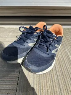 ニューバランス　570 22.5センチ　スニーカー