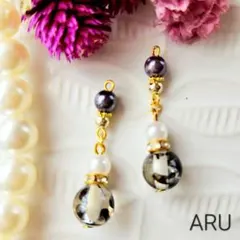 No.35★香水瓶☆ブラック☆レジン☆こぶり☆ゆらゆらピアス☆イヤリング