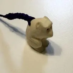 さる根付　猿　サル　（クリーム色・紫紐）