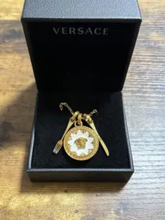 VERSACE ヴェルサーチェ メデューサ プレート ネックレス 箱付きのサムネイル