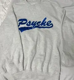 Psycheロゴ入りグレーのスウェット
