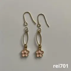 No.481 シンプル　小花チャーム　ピアス　イヤリング