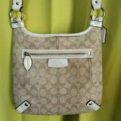 COACH シグネチャー ショルダーバッグ ベージュ×アイボリー