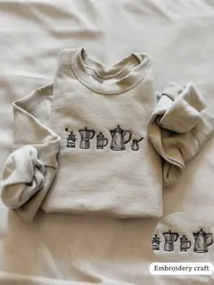 ベージュ刺繍スウェット