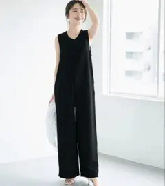 ブラック ノースリーブ ワイドレッグオールインワン　フォーマル　カジュアル