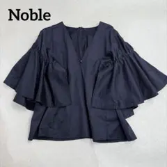 NOBLE ノーブル　ギャザーフレアスリーブブラウス ネイビー　光沢感　タックのサムネイル