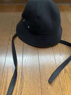 BEAMS HEART黒 コットン バケットハット ストラップ付き