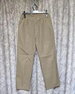 ベージュ チノパン