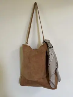 まずまず美品　スエードのサムネイル