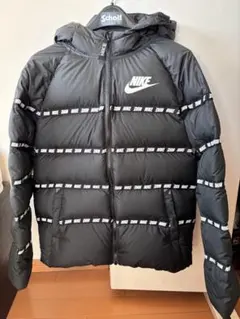 Nike ストライプデザイン ダウンコート　140〜150㎝