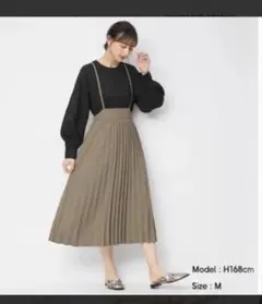 サスペンダー付きプリーツロングスカート