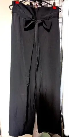 リボン付きブラックガウチョパンツ