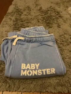 BABY MONSTER スウェットパンツ 水色