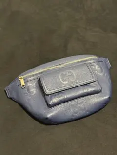 GUCCI グッチ ラージロゴエンボス レザー ブルーボディバッグ未使用級