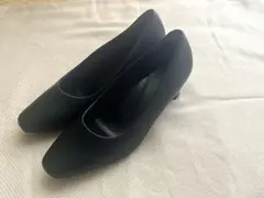 ブラックパンプス 低ヒール