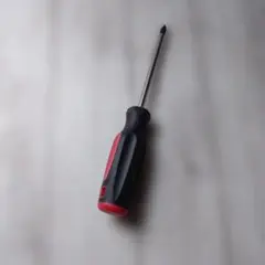 필립스 스크루 드라이버 검정색과 빨간색