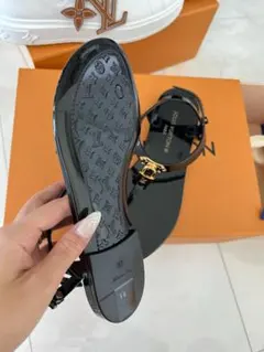Louis Vuitton ブラック フラットサンダル 37