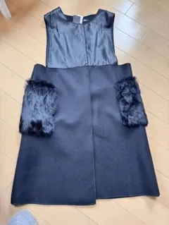 ファー付き黒ノースリーブベスト