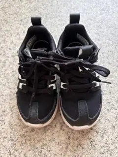 adidas ベビーシューズ 黒色