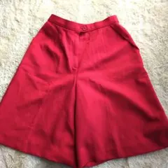真っ赤なキロットスカート