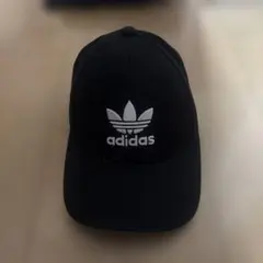 adidas 黒 キャップ ロゴ入り