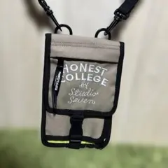 HONEST COLLEGE by Studio Seven サコッシュ