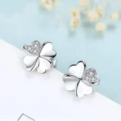 四つ葉 クローバー モチーフ ジルコニア ピアス シルバー 樹脂製キャッチ付
