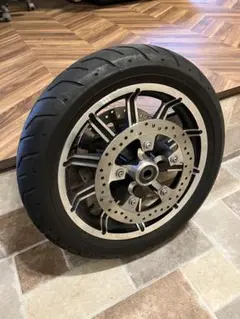 ハーレー ツーリング系 フロントホイール 17インチ 130/80B17 タイヤのサムネイル