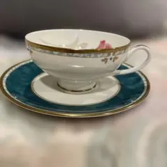 ナルミ　カレス　紅茶カップ＆ソーサー