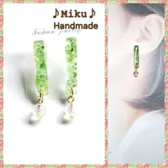 No.626-E 春色ホログラム☆細長☆レジン☆ピアス・イヤリング - メルカリ