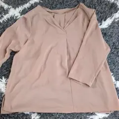 Natural Beauty Basic ベージュVネックブラウス 7分袖