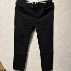 GU スリムフィット 黒パンツ