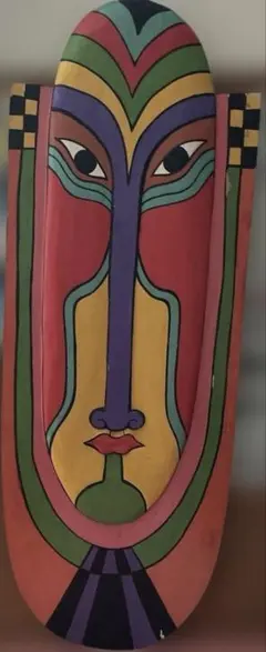 伝統的な木製の壁掛け飾り