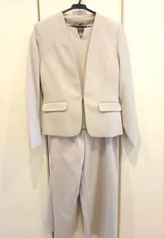 ベージュ ノーカラー パンツスーツ　セレモニー　3点セット　Mサイズ