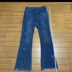 ダメージジーンズ