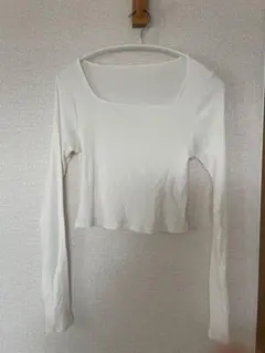 GU ジーユー　ストレッチリブクロップドT ホワイト スクエアネック 長袖