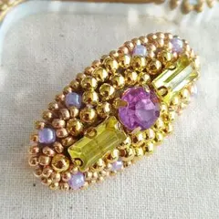 ✤キラキラビジューのビーズ刺繍ブローチ（イエロー✕パープル）