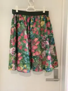 美品 シビラ Sybilla 花柄 刺繍 フレアスカート 膝丈 カジュアル M