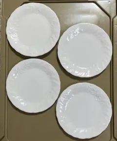 ホワイト　皿 4枚セット 波形の縁取り　花模様