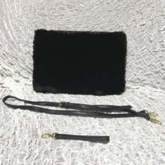 美品AZUL 黒 ファー クラッチバッグ ストラップ付き
