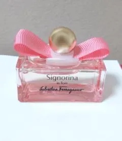 サルヴァトーレフェラガモ シニョリーナ イン フィオーレ オーデトワレ 5ml