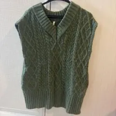 グリーン ケーブルニットベスト Vネック