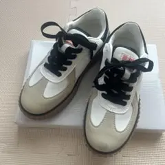 java スニーカー