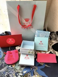 【美品】MHT ハート パイエット ピアス（6連）GOLD22K ロング ハート パイエット ピアス（6連）- マリーエレーヌ ドゥ